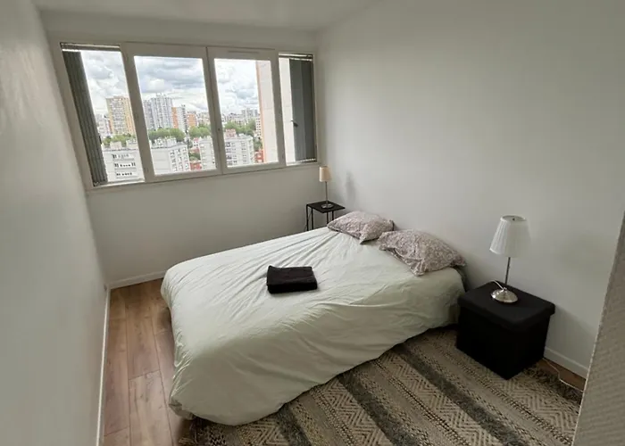 Appartement 3 Pieces Avec Parking Couvert Gratuit.