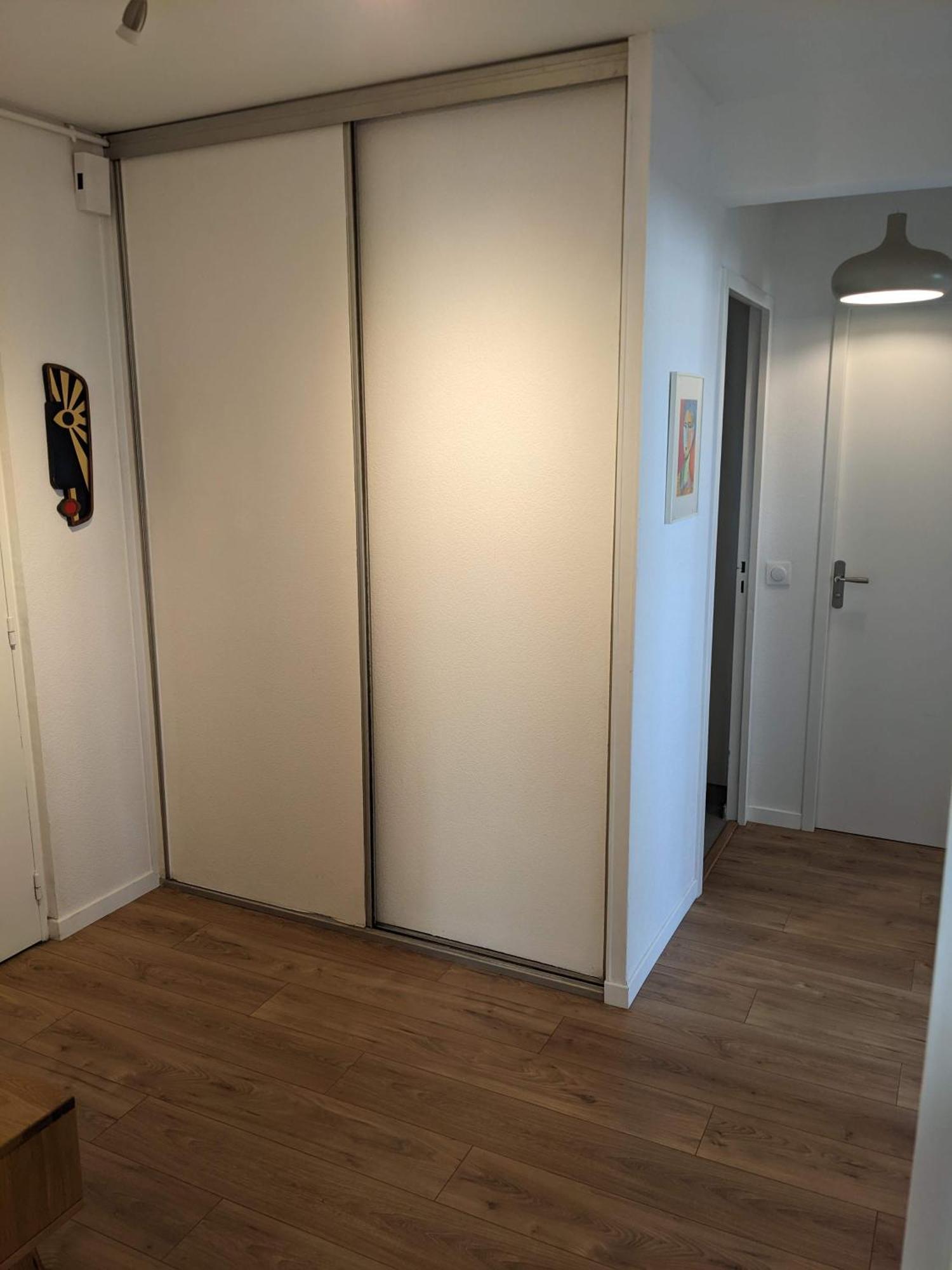 3 Pieces Avec Parking Couvert Gratuit. *